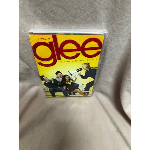 Glee Season 1 One Complete DVD Set Very Good Condition - Picture 1 of 2